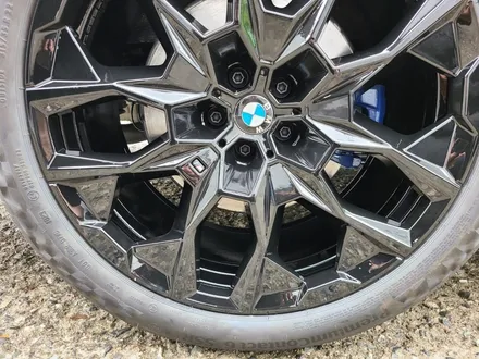 휠복원 휠로세움 - 대전 BMW G07 X7 913M 22인치 유광블랙 휠도색 (크롬죽이기) / 대전 중구 안영동