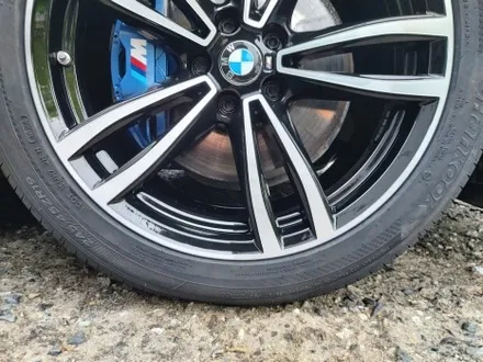 BMW (G11 G12) 7시리즈 647M 19인치 대전 휠복원 및 휠도색 + 우레탄 블루 캘리퍼도색 / 대전 중구 안영동