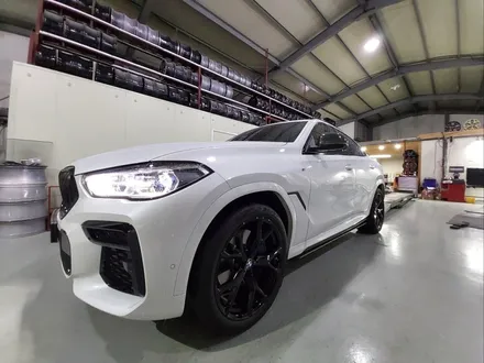 대전 휠복원 휠로세움 / BMW G06 X6 741M 21인치 유광블랙 휠도색 (크롬죽이기) / 대전 중구 안영동