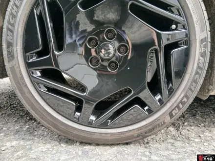 대전 제네시스 G90 RS4 롱베이스 (T4235) 20인치 휠 교체 및 유광블랙 도색 / 대전 중구 안영동