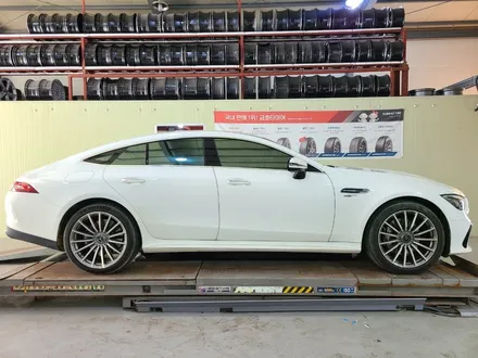 대전 휠복원 휠로세움 - 벤츠 GT43 AMG 20인치 유광블랙 분체 휠도색 + 레드 우레탄 캘리퍼도색 / 대전 중구 안영동