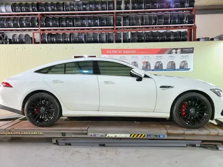 대전 휠복원 휠로세움 - 벤츠 GT43 AMG 20인치 유광블랙 분체 휠도색 + 레드 우레탄 캘리퍼도색 / 대전 중구 안영동