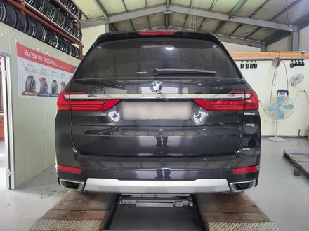 대구 BMW X7 (G07) 22인치 유광블랙 휠도색 + 블루 우레탄 캘리퍼도색 [대전 휠로세움] / 대전 중구 안영동