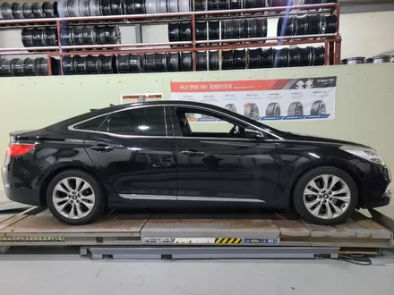 그랜저 HG 중고휠 대전 휠 튜닝 (제네시스 G70 유광블랙 18인치 순정휠) / 대전 중구 안영동