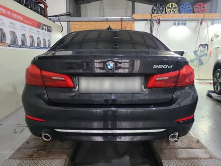 BMW G30 5시리즈 럭셔리 18인치 휠 튜닝 (662M 유광블랙 중고휠) / 대전 중구 안영동
