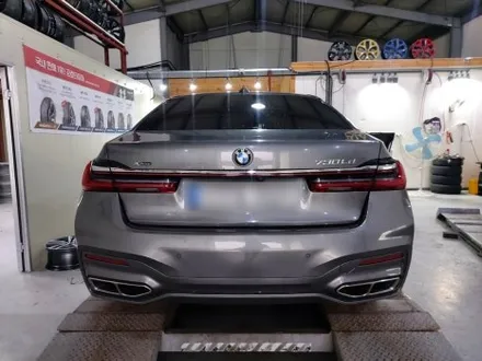 세종 기스 스크래치 휠복원 BMW G11 7시리즈 19인치 순정휠 (고스트크롬 휠도색) / 대전 중구 안영동