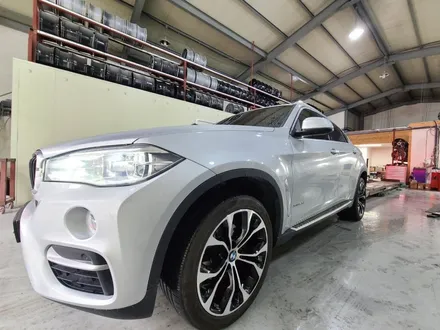세종 BMW X6 (F16) 30D 20인치 블랙 컷팅 휠도색 - 대전 휠복원 휠로세움 / 대전 중구 안영동
