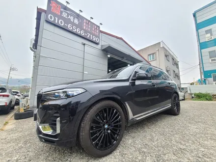 대구 BMW X7 (G07) 22인치 유광블랙 휠도색 + 블루 우레탄 캘리퍼도색 [대전 휠로세움] / 대전 중구 안영동