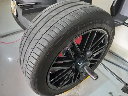 대전 중고휠 제네시스 DH 18인치 휠 교체 (G70 18인치 순정휠 유광블랙) / 대전 중구 안영동