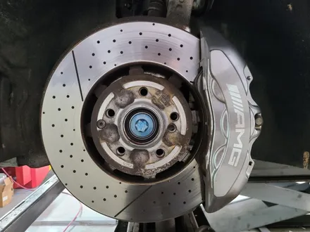 대전 휠복원 휠로세움 - 벤츠 GT43 AMG 20인치 유광블랙 분체 휠도색 + 레드 우레탄 캘리퍼도색 / 대전 중구 안영동