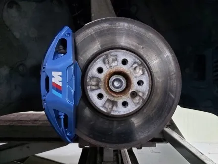 BMW (G11 G12) 7시리즈 647M 19인치 대전 휠복원 및 휠도색 + 우레탄 블루 캘리퍼도색 / 대전 중구 안영동