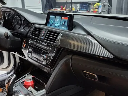 BMW F바디 4시리즈 420d 그란쿠페, 프론트범퍼 및 리어범퍼 M스포츠패키지 개조 후, 실버색상 실내를 에이버리 무광카본 실내랩핑 시공! (김포랩핑, 인천랩핑, 일산랩핑) / 고양시 성석동