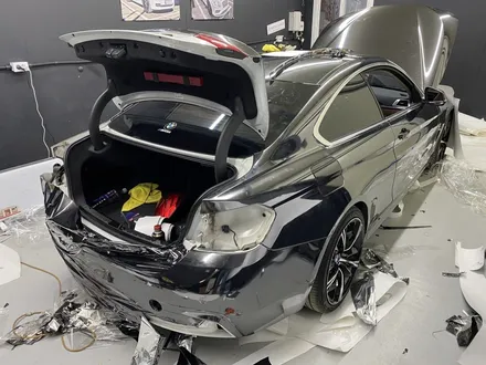 BMW F32 4시리즈 420d 쿠페, 수입차 랩핑&사고보험수리 전문! 알파인화이트 순정도장에서 OEM블랙크롬 전체랩핑!파주 운정금촌 자동차랩핑 잘하는 제이엔제이컴퍼니 / 고양시 성석동
