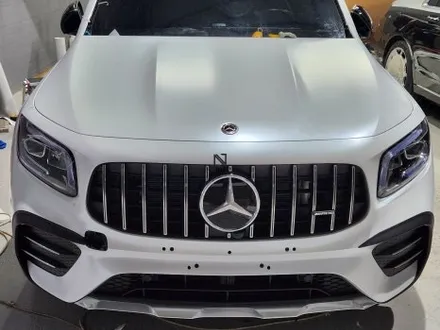 메르세데스 벤츠 GLB35 AMG, 블랙도장에서 제이엔제이필름 사틴화이트 전체랩핑시공! 경기도 김포 풍무동 자동차랩핑 수입자동차 사고수리 및 신형개조 전문은 역시 제이엔제이! / 고양시 성석동