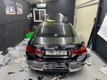 BMW F32 4시리즈 420d 쿠페, 수입차 랩핑&사고보험수리 전문! 알파인화이트 순정도장에서 OEM블랙크롬 전체랩핑!파주 운정금촌 자동차랩핑 잘하는 제이엔제이컴퍼니 / 고양시 성석동