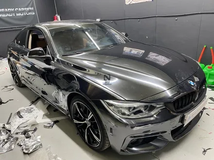 BMW F32 4시리즈 420d 쿠페, 수입차 랩핑&사고보험수리 전문! 알파인화이트 순정도장에서 OEM블랙크롬 전체랩핑!파주 운정금촌 자동차랩핑 잘하는 제이엔제이컴퍼니 / 고양시 성석동