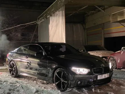 BMW F32 4시리즈 420d 쿠페, 수입차 랩핑&사고보험수리 전문! 알파인화이트 순정도장에서 OEM블랙크롬 전체랩핑!파주 운정금촌 자동차랩핑 잘하는 제이엔제이컴퍼니 / 고양시 성석동