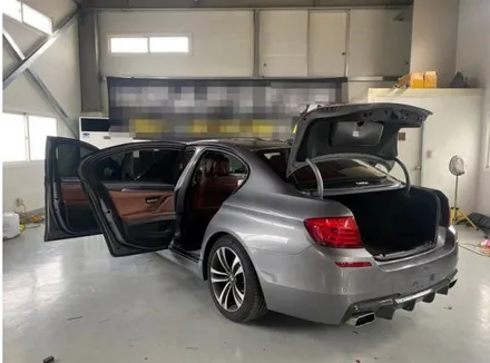 BMW F10 5시리즈 520d 그레이계열 원도장에서, 화려 한 레드크롬으로 전체랩핑 시공! 이 모든것은 일산파주 제이엔제이컴퍼니에서! 깔끔한 크롬랩핑 한판시공! / 고양시 성석동
