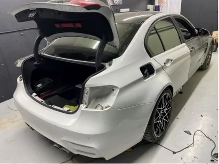 일산파주 자동차 랩핑맛집 BMW F80 M3 대물보험 사고수리 이후, 에이버리 유광 다크그레이 부분랩핑 재시공! 3M유광카본 포인트랩핑까지 ! [서울랩핑] / 고양시 성석동