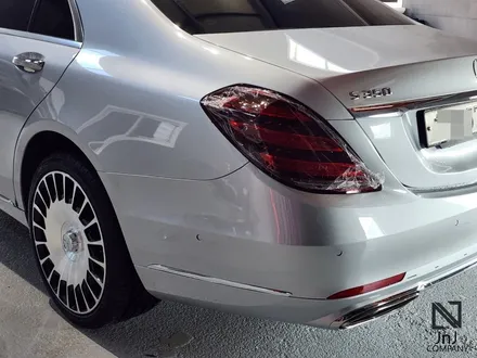 메르세데스 벤츠 전기형 W222 S-Class 350d, 후기형 마이바흐 신형개조 컨버전 이후 전체랩핑시공! 마이바흐상징 듀오(투)톤&코치라인까지! 랩핑은 경기도 일산 제이엔제이 / 고양시 성석동