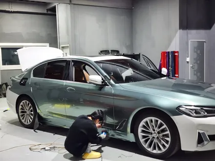 BMW G바디 5시리즈 520i , 자사OEM 고광도필름 전체랩핑, 일산 성석동 사리현동 자동차랩핑 사고수리맛집 제이엔제이컴퍼니 여성랩핑 랩핑교육 수입차랩핑 / 고양시 성석동