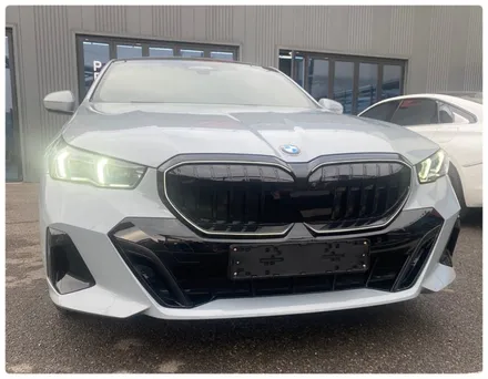 BMW 530i (G60) 전면 그릴 랩핑, 부분 PPF 시공 / 충남 천안