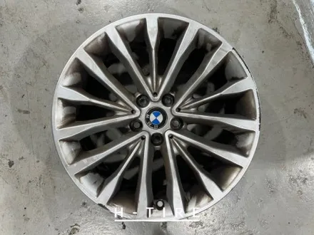 인천휠복원 BMW G30 5시리즈 순정18인치 실버에서 블랙폴리쉬