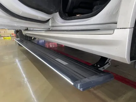 진주 튜닝 BMW x7 킹스텝 전동 사이드발판 와이드타입 면발광 블랙 LED 사이드스텝 장착 / 진주, 창원