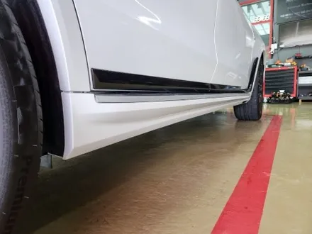 진주 전동사이드스텝 bmw x7 킹스텝 화이트 제품으로 일체형 스럽게 장착!! / 진주, 창원
