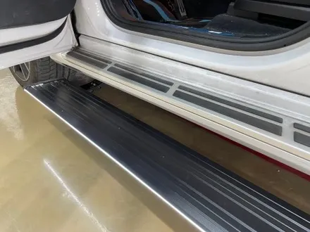 진주 튜닝 BMW x7 킹스텝 전동 사이드발판 와이드타입 면발광 블랙 LED 사이드스텝 장착 / 진주, 창원