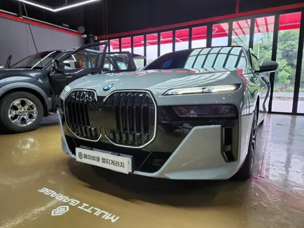 진주 BMW 7시리즈 (G70) 테일램프 윈도우 그릴 블랙유광 랩핑 크롬 딜리트 / 진주, 창원