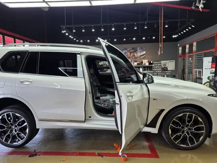 진주 사이드스텝 BMW x7 40i 크롬딜리트 블랙 유광머플러팁 킹스텝.전동사이드발판 튜닝 / 진주, 창원
