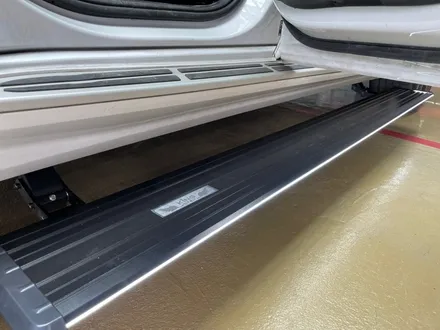 진주 튜닝 BMW x7 킹스텝 전동 사이드발판 와이드타입 면발광 블랙 LED 사이드스텝 장착 / 진주, 창원
