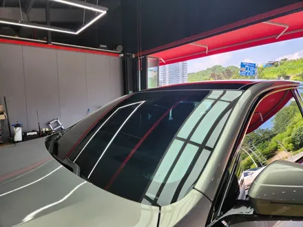 진주 BMW 5시리즈 G60 레인보우프리미엄 BM100 블루 블랙  전체 썬팅그릴 테두리 랩핑 블랙유광 시공 후기 / 진주, 창원