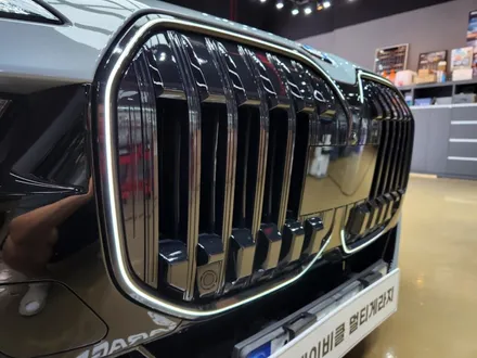 진주 BMW 7시리즈 (G70) 테일램프 윈도우 그릴 블랙유광 랩핑 크롬 딜리트 / 진주, 창원