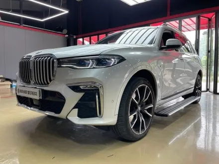 진주 튜닝 BMW x7 킹스텝 전동 사이드발판 와이드타입 면발광 블랙 LED 사이드스텝 장착 / 진주, 창원