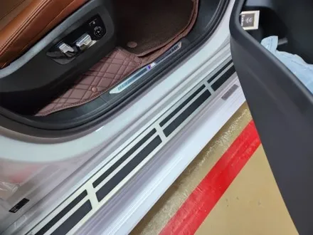 진주 전동사이드스텝 bmw x7 킹스텝 화이트 제품으로 일체형 스럽게 장착!! / 진주, 창원