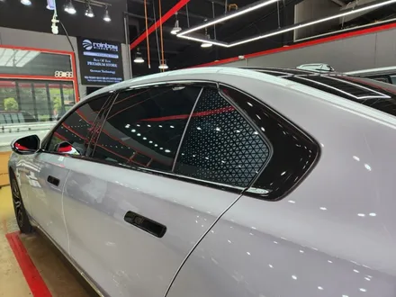 진주 BMW 7시리즈 (G70) 테일램프 윈도우 그릴 블랙유광 랩핑 크롬 딜리트 / 진주, 창원