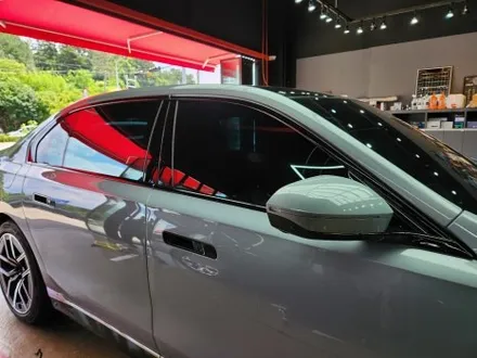 진주 BMW 7시리즈 (G70) 테일램프 윈도우 그릴 블랙유광 랩핑 크롬 딜리트 / 진주, 창원