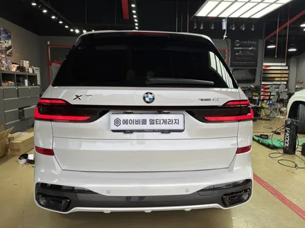 진주 사이드스텝 BMW x7 40i 크롬딜리트 블랙 유광머플러팁 킹스텝.전동사이드발판 튜닝 / 진주, 창원
