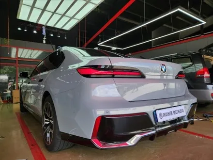 진주 BMW 7시리즈 (G70) 테일램프 윈도우 그릴 블랙유광 랩핑 크롬 딜리트 / 진주, 창원
