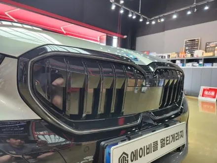 진주 BMW 5시리즈 G60 레인보우프리미엄 BM100 블루 블랙  전체 썬팅그릴 테두리 랩핑 블랙유광 시공 후기 / 진주, 창원