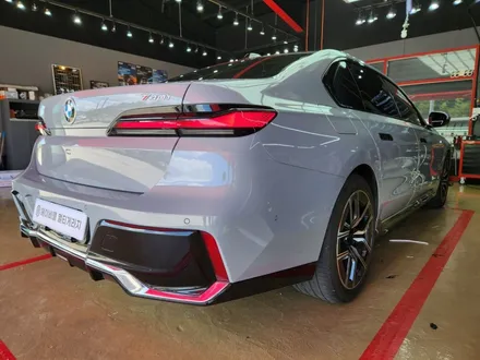 진주 BMW 7시리즈 (G70) 테일램프 윈도우 그릴 블랙유광 랩핑 크롬 딜리트 / 진주, 창원