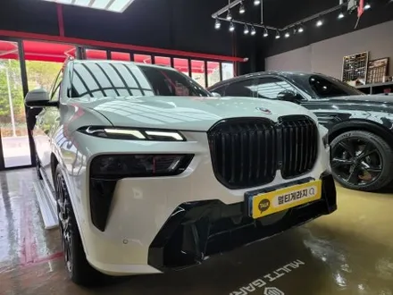 진주 전동사이드스텝 bmw x7 킹스텝 화이트 제품으로 일체형 스럽게 장착!! / 진주, 창원