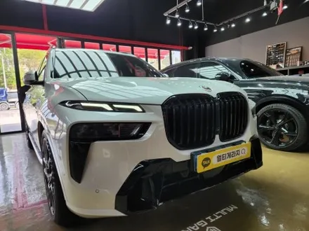 진주 전동사이드스텝 bmw x7 킹스텝 화이트 제품으로 일체형 스럽게 장착!! / 진주, 창원