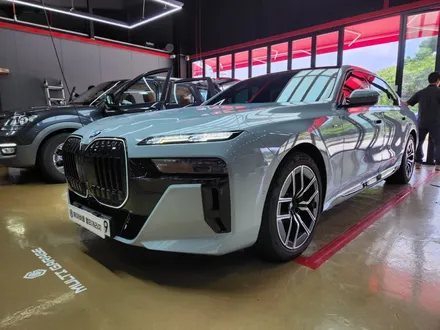 진주 BMW 7시리즈 (G70) 테일램프 윈도우 그릴 블랙유광 랩핑 크롬 딜리트 / 진주, 창원