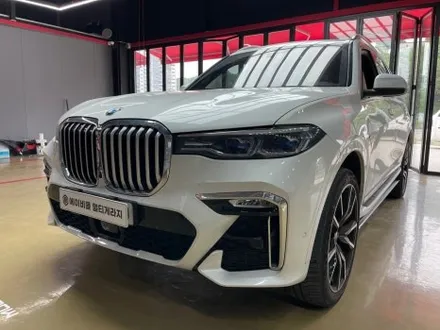 진주 튜닝 BMW x7 킹스텝 전동 사이드발판 와이드타입 면발광 블랙 LED 사이드스텝 장착 / 진주, 창원