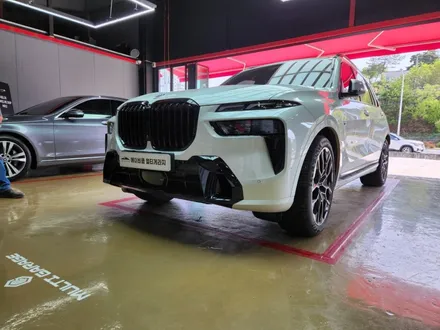 진주 전동사이드스텝 bmw x7 킹스텝 화이트 제품으로 일체형 스럽게 장착!! / 진주, 창원
