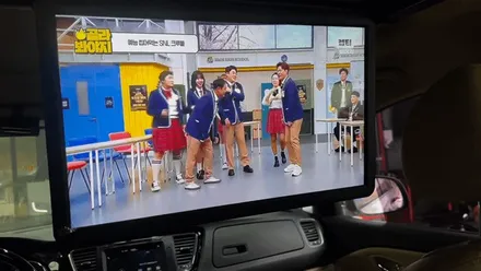 진주 튜닝 올뉴카니발 비클시네마 17.3인치 천정형 모니터 장착 2열 오슬버튼gsc순정 사이드스텝 글라스틴트 썬팅까지 / 진주, 창원