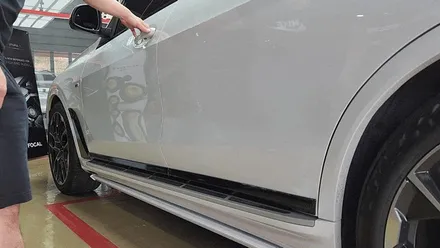 진주 전동사이드스텝 bmw x7 킹스텝 화이트 제품으로 일체형 스럽게 장착!! / 진주, 창원